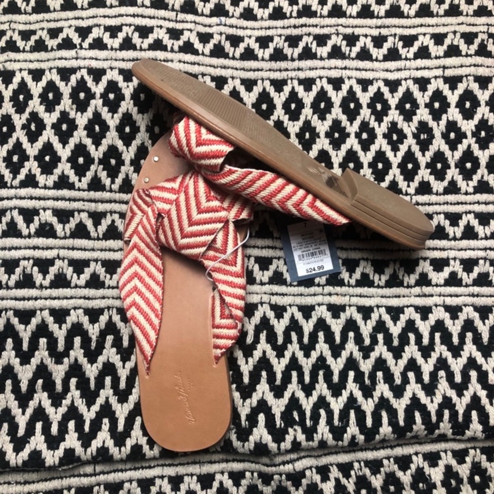 Target universal thread sandals size 7